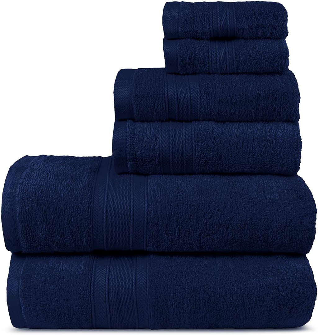 What is the Difference Between Cotton and Polyester Towels?￼